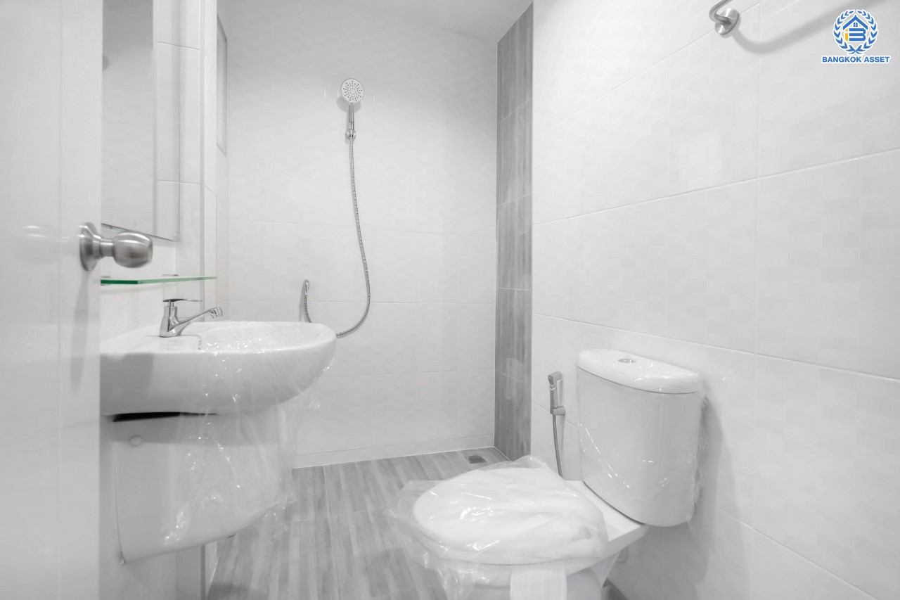 บ้านมือสองตกแต่งใหม่ ม.เศรณีวิลล่า บางใหญ่-กาญจนาภิเษก (บ้านกล้วย-ไทรน้อย) เนื้อที่ 50 ตร.ว. ฟังก์ชันพร้อม 3 ห้องนอน 3 ห้องน้ำ จอดรถได้ 2 คัน ตอบโจทย์ทุกการอยู่อาศัย บนทำเลคุณภาพ! เชื่อมต่อ ถ.กาญจนาภิเษก ใกล้เซ็นทรัลเวสต์เกต และ รถไฟฟ้า "สถานีคลองบางไผ่"...